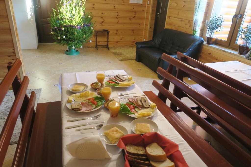 Gasthaus Cztery Pory Roku Białowieża Exterior foto
