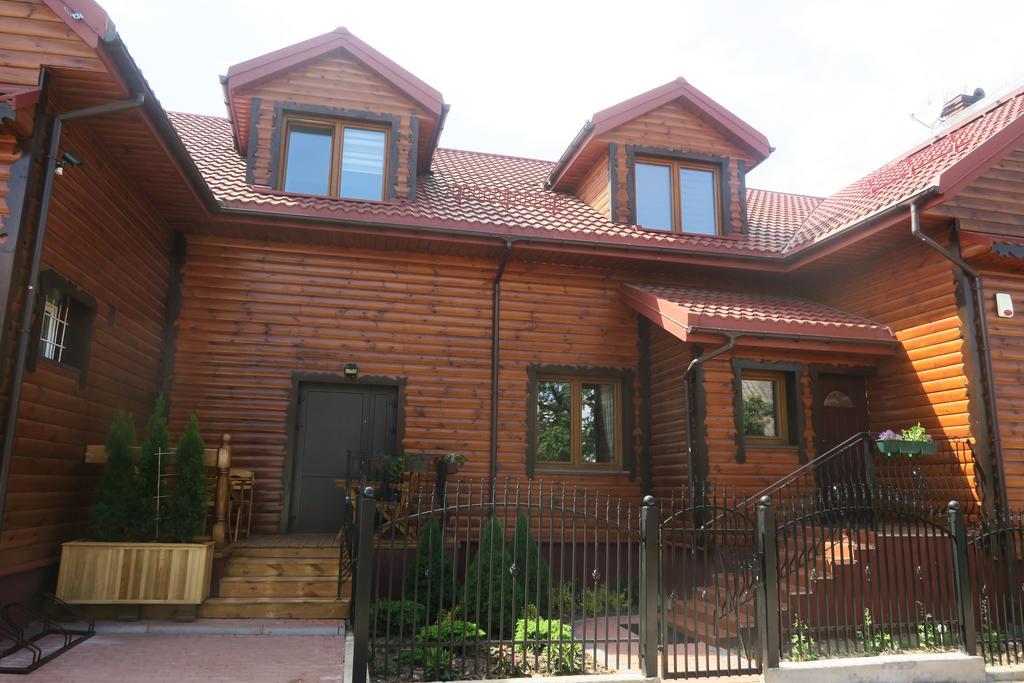 Gasthaus Cztery Pory Roku Białowieża Exterior foto